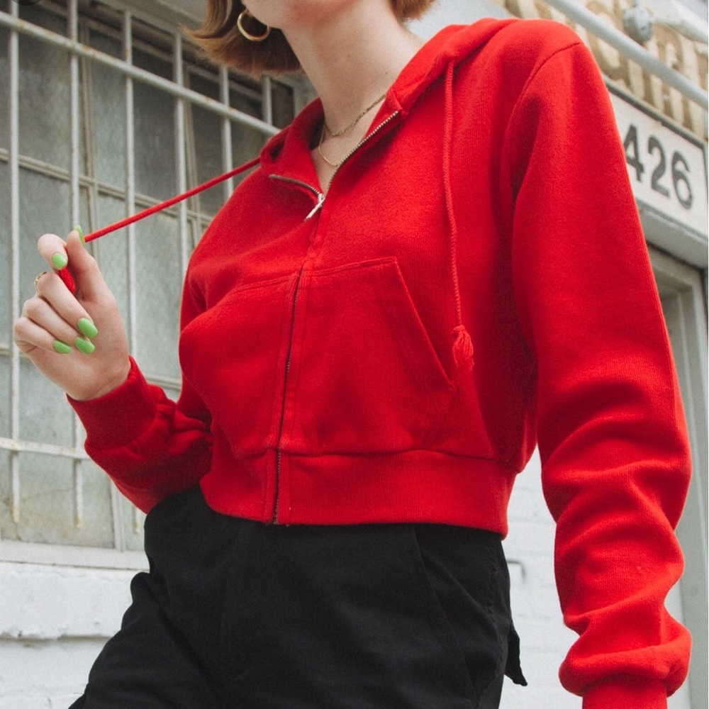 brandy red cropped hoodie!